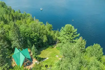 Image de Chalet Nid Vert, Chalet Lanaudiere w/ Spa 1hr from Mtl