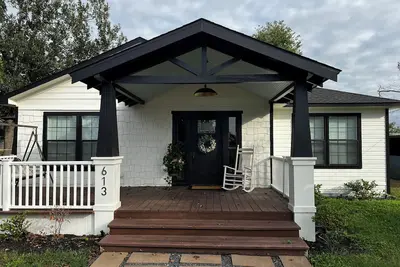 Image de The Piano House, 613 S. Charles St, Bellville, Tx 77418