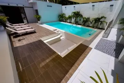 Image de Luxury 4br/9 Beds Home - 2 Blocks from the beach