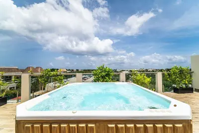Image de Penthouse w/ Balcony, Gym + Rooftop Pool