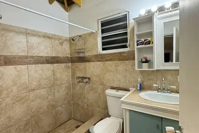 Image de Sugarcane – New, Sea View, Spacious Cottage