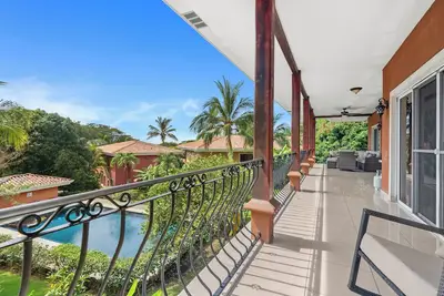 Image de Las Brisas Condo Pool View 3 Min Walk to the Beach!