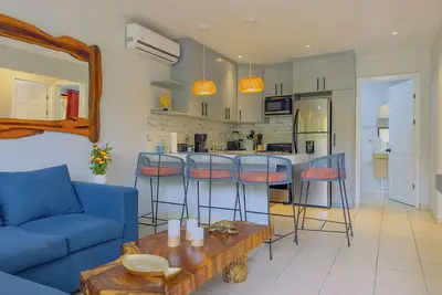 Image de Playas del Coco 2 Bdrm 2 Bath w/Pool! Prime Location.