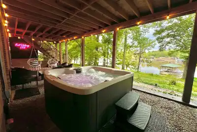 Image de Lkn Lakefront | Private Dock | Hot Tub | Pet Friendly
