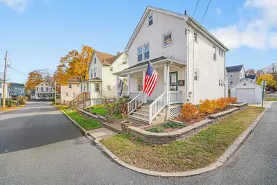 Image de Walk to West Point from this 2-bedroom charmer