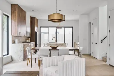 Image de Modern East Austin Retreat, Sleeps 8, Stylish Stay Near Downtown & Attractions