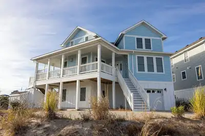 Oceanside 7min walk2beach, 6br, Pool, HotTub, Foosball