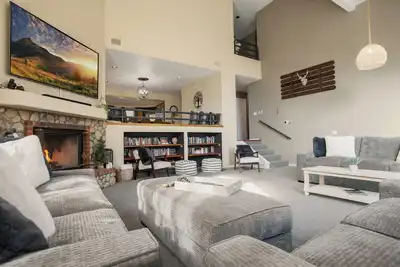 Image de Tranquil Home in Running Springs, Ca 5 Beds, Game Room