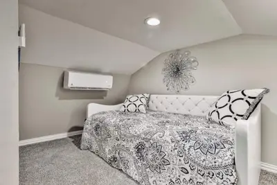 Image de Waterfront Mini House!