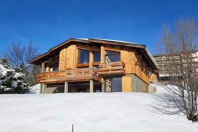 Image de Chalet d'architecte avec vue imprenable - Proche des pistes et commerces