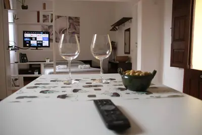 Image de Cozy studio with a private sky-lit courtyard, near transport and local amenities