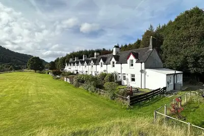 Image de Cosy Pet-Friendly Family Cottage Beside Crinan Canal Enclosed Garden Wood Burner