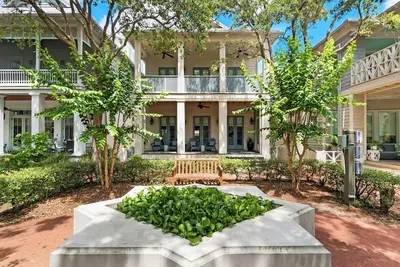 Image de Piccadilly Cottage in Rosemary Beach - Private courtyard, six bikes