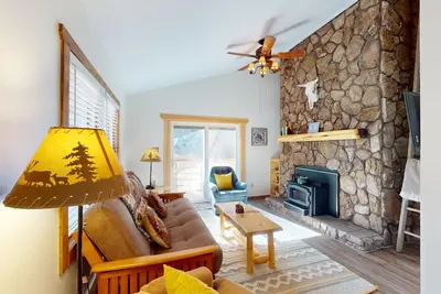 Image de Walk to Lifts | Large Windows | High Ceilings | Gold Creek 307