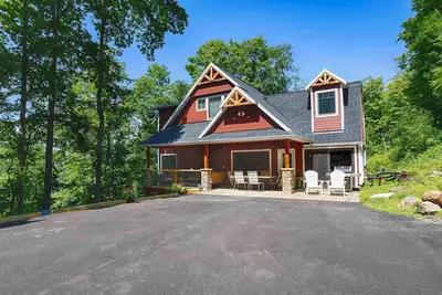 Image de Sunset Hideaway: Couple's Retreat + Hot Tub!