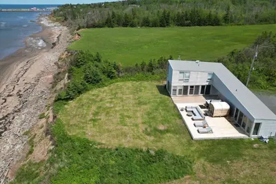Image de Elegant Oceanfront Escape - hot Tub & Sauna - Private