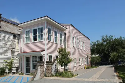 Image de The Manor 93 A&B - 2 Newly Renovated Units in Downtown Charleston!