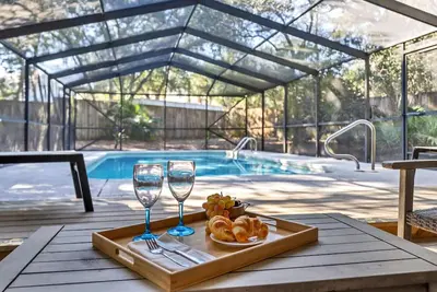 Image de New Rental! Updated 2 Bed/ 2 Bath with Huge pool! Walk to Seaside & Watercolor
