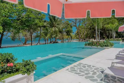Image de Island Living 2-Bed, 2-Bath Oceanfront Ground-Level Condo direct beach access E7