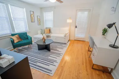 Image de Near Ku Med! Renovated Apt perfect for long stays