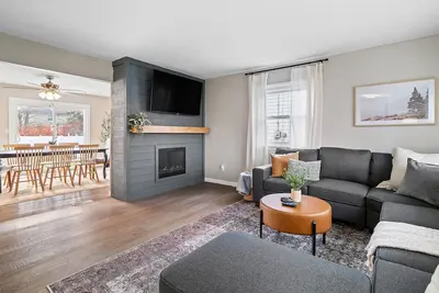 Image de Vermilion Retreat w/ Game Room, Hot Tub & Across from Community Pool