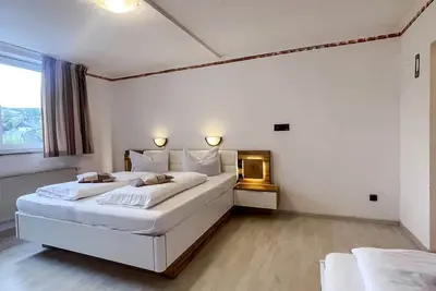 Image de Comfortable and versatile room -perfect for relaxation, work and exchange