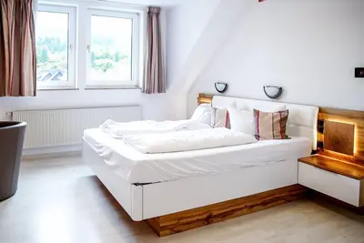Image de Comfortable and versatile room -perfect for relaxation, work and exchange