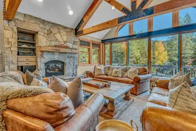 Image de Olympic Valley Getaway with Hot Tub & 2 Wet Bars