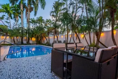 Image de Luxury 5br Family Escape, Heated Pool, Playground - N