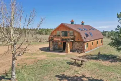 Image de Rustic Barn on 51 Acres