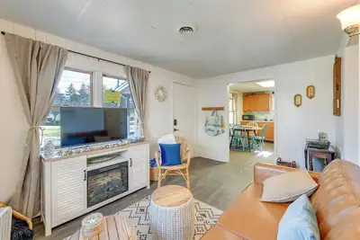 Image de Steps to Beach: Lake Erie Cottage w/ Fire Pit!