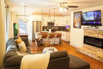 Image de West Atl Hideaway: Firepit, Games, Grill, Pet-Friendly, 10 min to Downtown