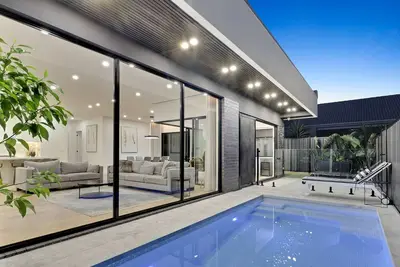 Image de \"Enjoy a Brand-New Modern Luxury Stay w\/ Pool, Spa & Scenic Parkland Views!