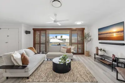 Image de 3-Bed Haven with Balcony and Bbq, 5-Min to Beach