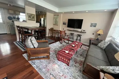 Image de 2br Steps from Woodward, Royal Oak | Sleeps 5