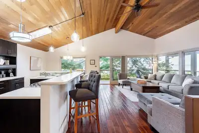 Image de Windswept by AvantStay | Water Views, Covered Deck, Walk to the Beach