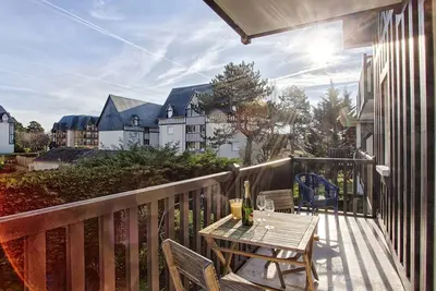 Image de Appartement à Cabourg avec balcon et parking, proche mer