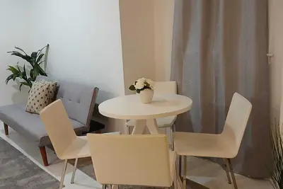 Image de Charming 2-bedroom apartment i close to Nyc, sleeps 7, w wify, parking, kitchen