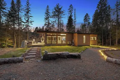 Image de Skov Chalets | Neuf | Bord de rivière | Spa et Sauna