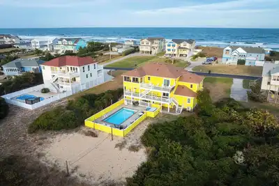 Image de Semi Ocean Front Luxury Home, Pool, Spa, Game Room