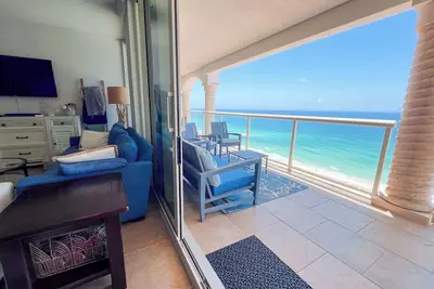 Image de New Rental ~ Beachfront 3br+ Beach Chairs Included!
