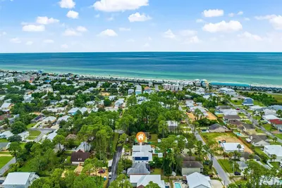Image de The Pinetree Retreat | Close to Beach, Fenced Yard and Lush Grounds