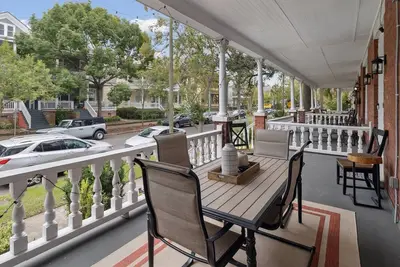 Image de Renovated Georgian Manor w/ Parking Near Forsyth Park by Lucky Savannah