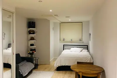 Image de New, centrally located and very cozy studio