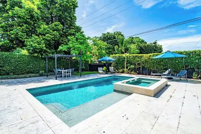 Image de Spacious 5br Heated Pool/Hot Tub, 12 mins to Beach