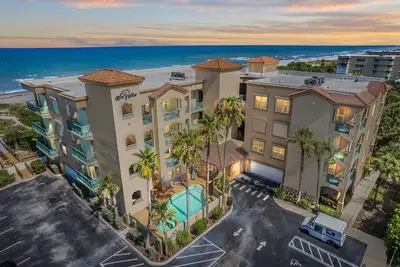 Image de Spacious 4-bedroom condo with \nWIFI and Ac in fabulous Cocoa Beach. 3 mo min.