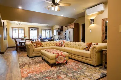 Image de Upgraded suite inside Glacier National Park