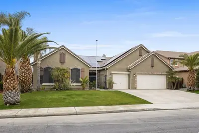 Image de Spacious 4-bedroom house with pool & juccuzzi Bakersfield