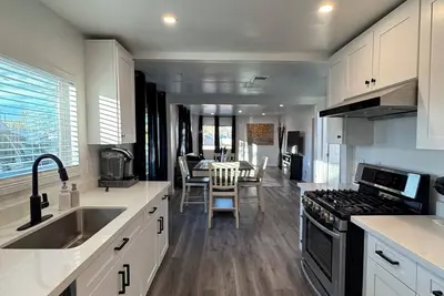 Image de Elegant Modern Winslow Home