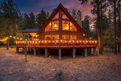 Image de Woodland Lake Retreat sleeps 30! Ac, WiFi, wrap around deck, arcade & more!